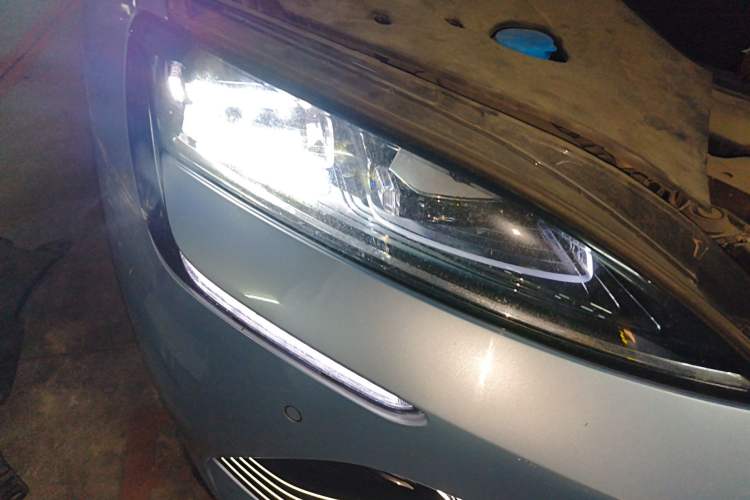Used BYD Seal 2022 550 km Standard Range Rear-Wheel Drive Prestige Version Right Front Headlight