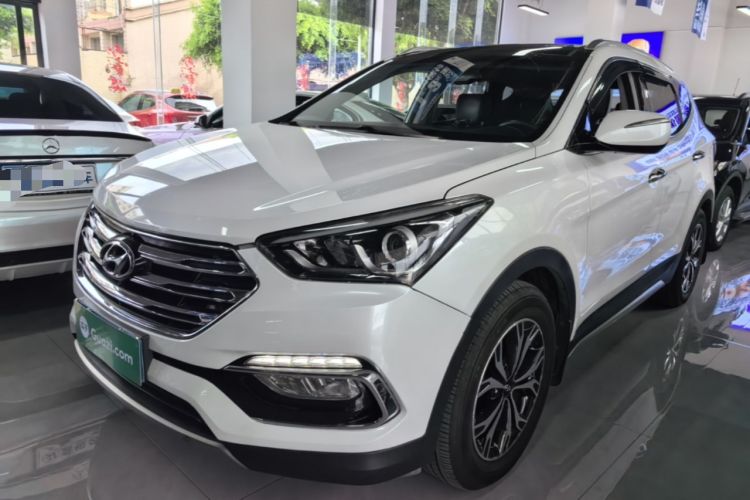 Used Hyundai Santa Fe 2017 2.0T Automatic Two-Wheel Drive Smart Version 7 Seats