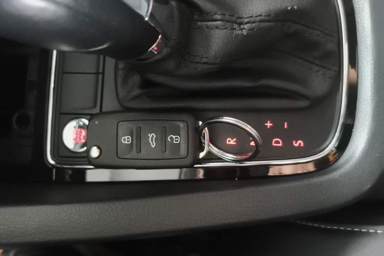 Used Volkswagen Sagitar 2017 230TSI Automatic Comfort Version
