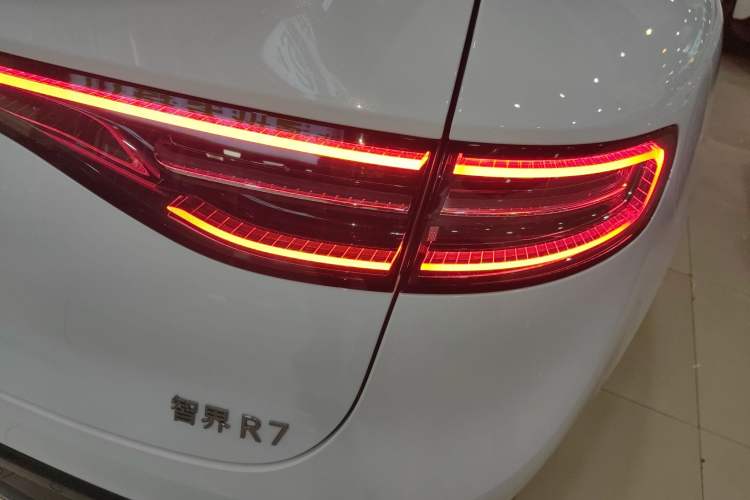 Used Hima Luxeed R7 2024 All-Electric 802 km Max
