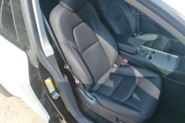 Used Tesla Model Y 2022 Long-Range All-Wheel-Drive Version