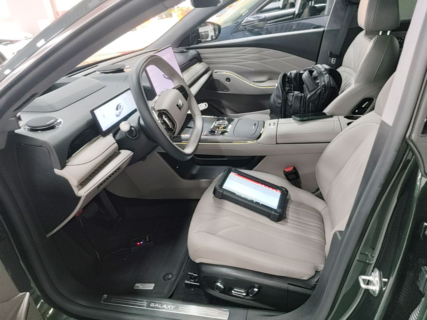 Geely Galaxy 8 2025 130km EM-P Starship Edition — снимка 17