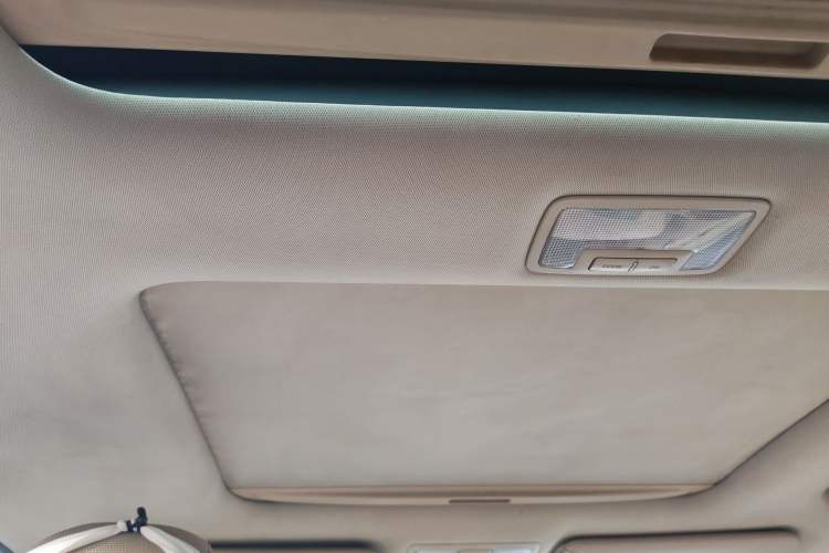 Used Kia Sorento 2012 2.4L Gasoline Comfort Edition Headliner