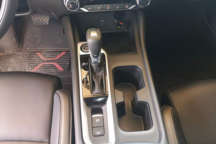 Used Nissan Sylphy 2026 Model 1.6L CVT Genuine Edition Gear Lever