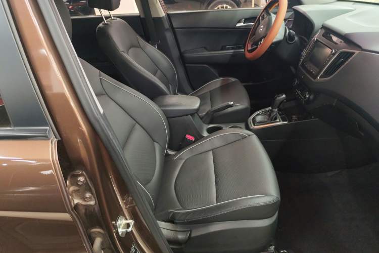 Used Hyundai ix25 2015 1.6L Automatic Two-Wheel-Drive Deluxe DLX Model
