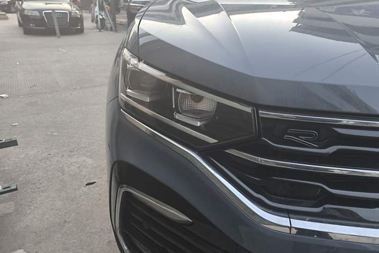 Used Volkswagen Tayron X 2020 330TSI Two-Wheel Drive Luxury Smart Connectivity Version Right Front Headlight