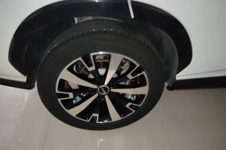 Used Roewe D5X DMH 2024 135 Tech Edition
