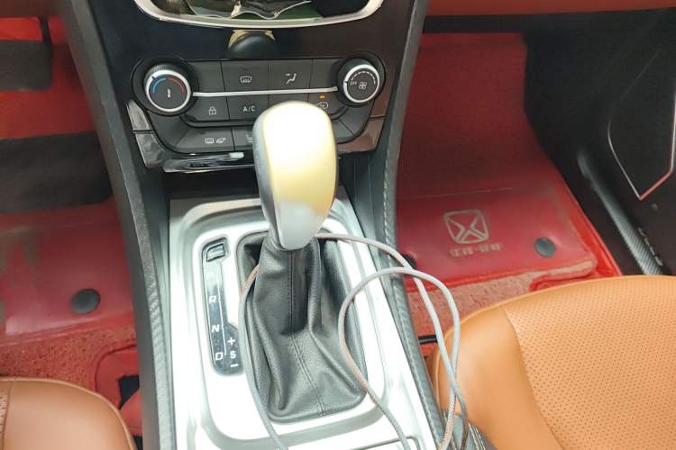 Used JMC Yusheng S330 2016 1.5L GTDi Automatic Two-Wheel Drive Prestige Edition