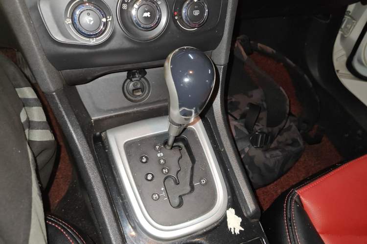 Used Citroen C4L 2013 1.8L Automatic Enjoyment Edition Gear Lever