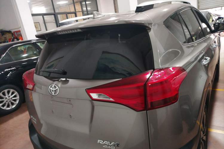 Used Toyota RAV4 2015 2.5L Automatic 4x4 Luxury Edition
