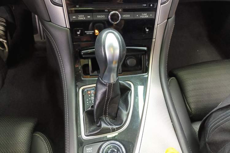 Used Infiniti Q50 2014 3.7L Luxury Sport Edition Gear Lever