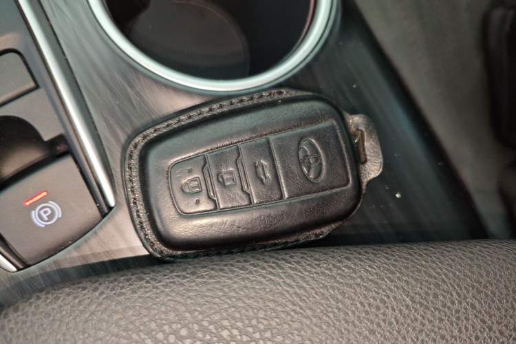 Used Toyota Camry 2023 2.0G Luxury Edition
