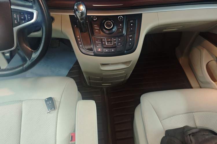 Used Buick GL8 2017 25S Comfort Version China V Standard Gear Lever