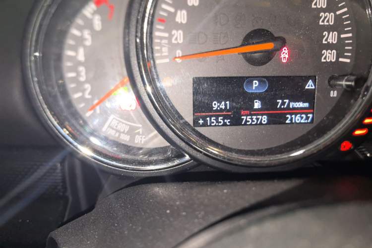 Used MINI Clubman 2016 1.5T COOPER Connoisseur Edition Odometer Close Up