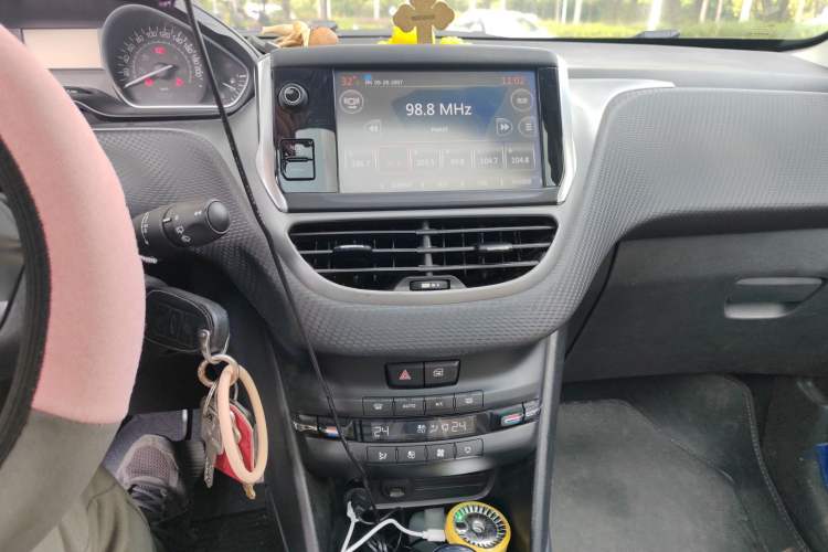 Used Peugeot 2008 2014 1.6L Automatic Fashion Edition Audio And AC Panel