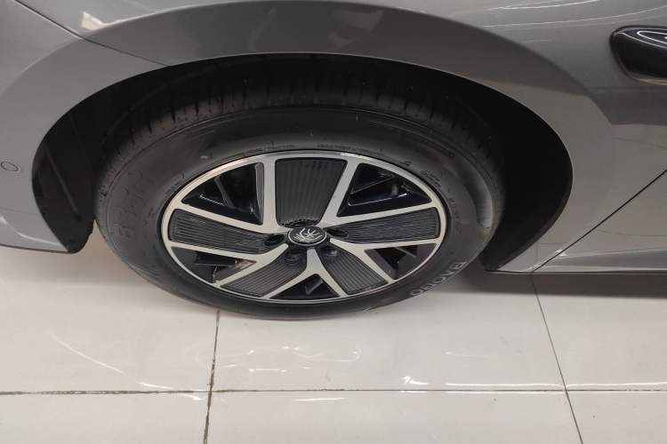 Used BYD Qin L 2025 DM-i Smart Drive 120KM Superior Model
