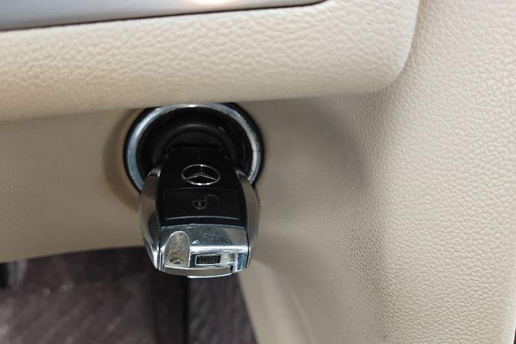 Used Mercedes-Benz R-Class 2011 R 300 L Business Model Vehicle Key