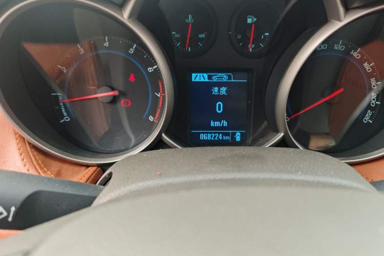 Used Chevrolet Cruze 2015 1.5L Classic SE MT Odometer Close Up