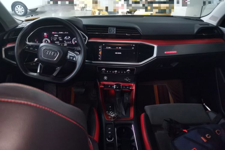 Used Audi Q3 2019 45 TFSI quattro Luxury Dynamic Edition Center Console