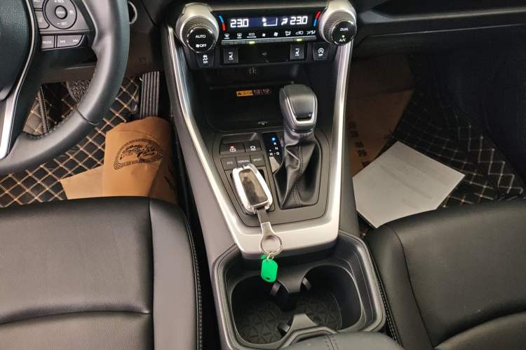 Used Toyota RAV4 2023 2.0L CVT Two-Wheel Drive Fashion Plus Edition Gear Lever