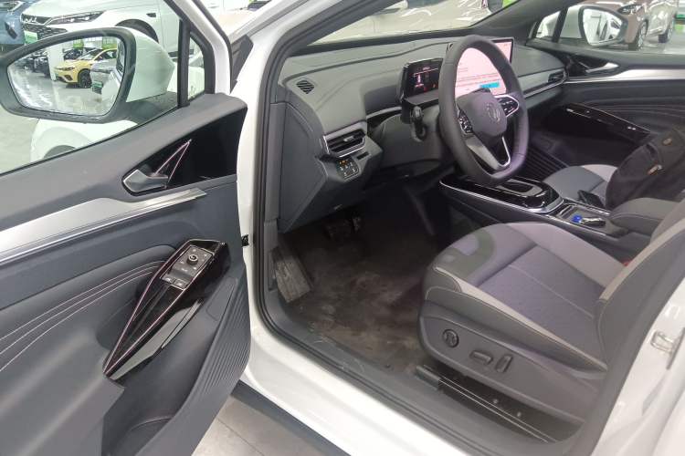 Used Volkswagen ID.4 CROZZ 2026 Model Pure Enjoyment Edition PURE Driver Seat