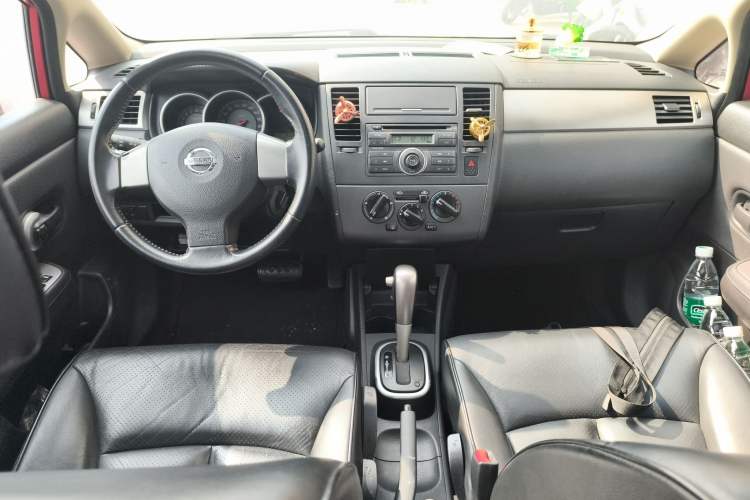 Used Nissan Tiida 2006 1.6 GE AT Center Console