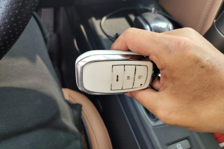 Used Toyota Camry 2024 Dual-Motor 2.0 HGVP Luxury Edition