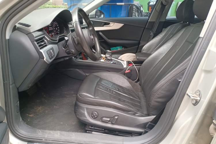 Used Audi A4L 2018 30th Anniversary Edition 40 TFSI Fashion Model
