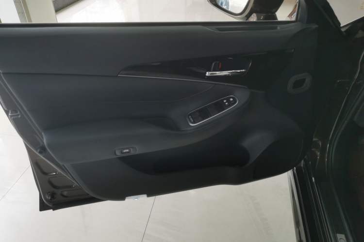 Used Toyota Crown 2015 2.0T Fashion Edition
