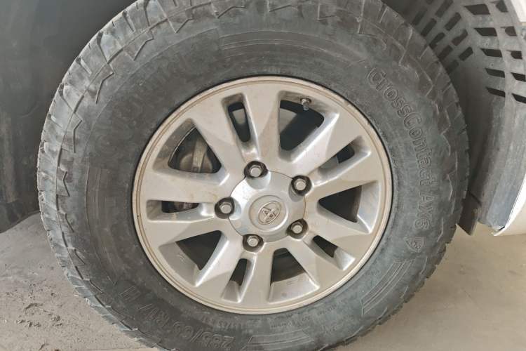 Used Toyota Land Cruiser 2012 4.0L Automatic VX Right Front Wheel Hub