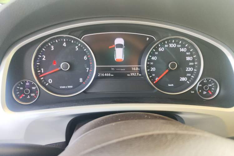 Used Volkswagen Touareg 2011 3.0 TSI High-End Version Instrument Cluster