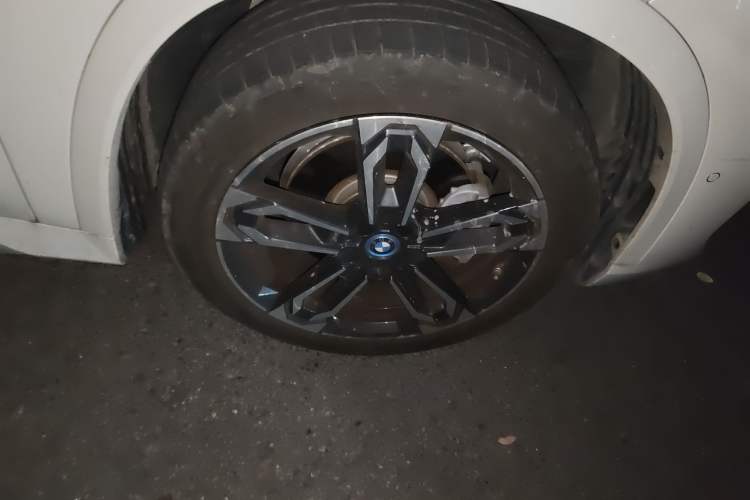 Used BMW iX1 2023 xDrive30L M Sport Package Right Front Wheel Hub