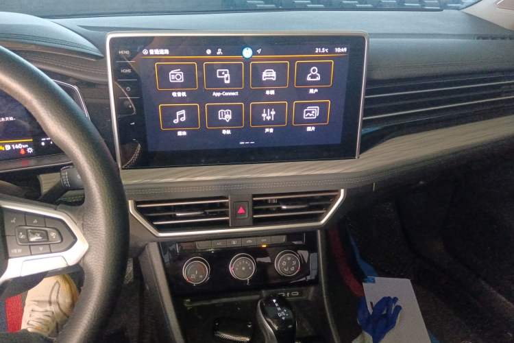 Used Volkswagen Sagitar 2025 Revised 300TSI DSG Excellence Edition Audio And AC Panel