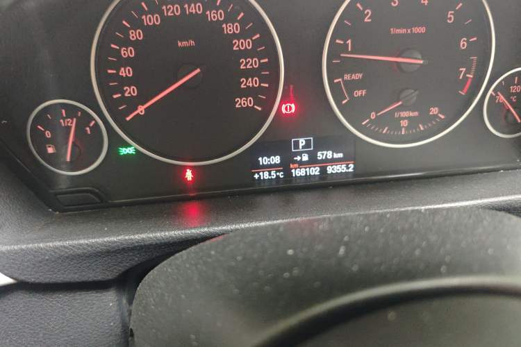 Used BMW 3 Series 2013 320i Sport Edition Odometer Close Up