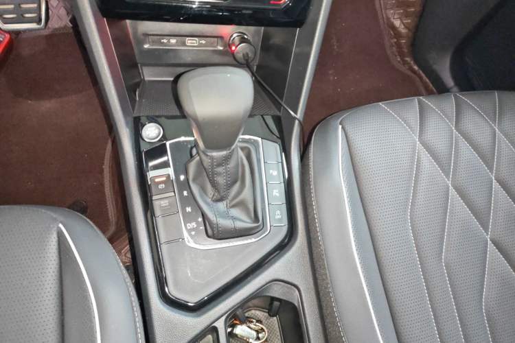 Used Volkswagen Tiguan L 2024 330TSI Automatic Two-Wheel Drive R-Line Enhanced Edition Gear Lever