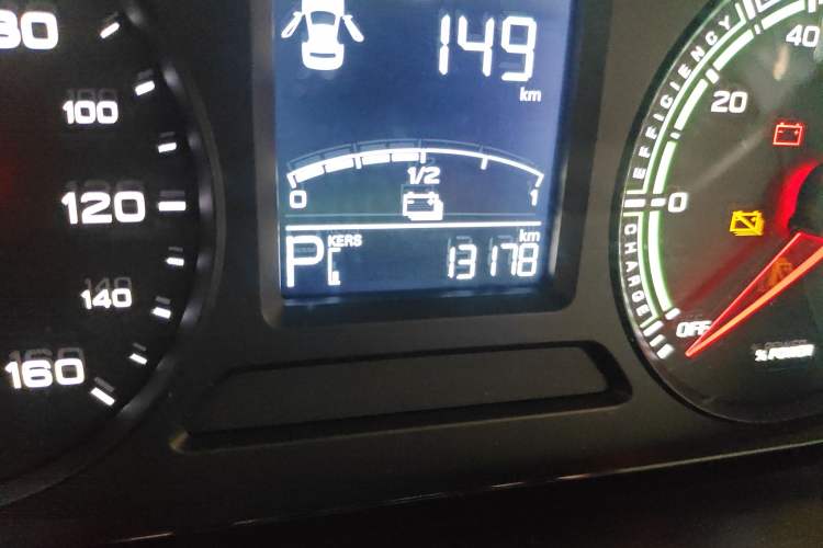 Used Roewe Clever 2022 311km QiQi BoBo Edition Odometer Close Up