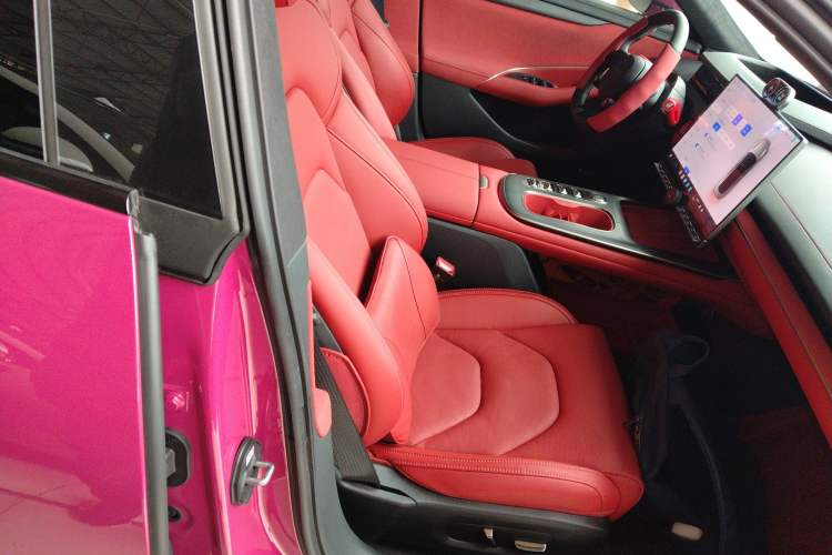 Used Xiaomi Auto SU7 2024 Four-Wheel Drive Ultra-Long Range Advanced Intelligent Driving Max Edition