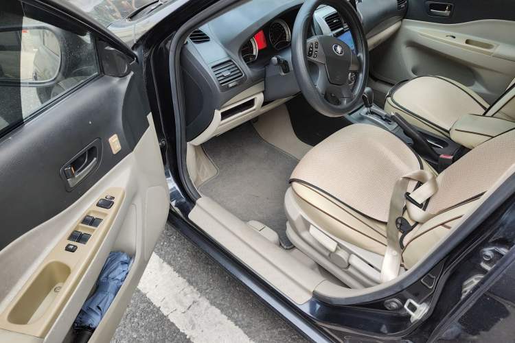 Used Bestune B50 2012 1.6L automatic fashion version
