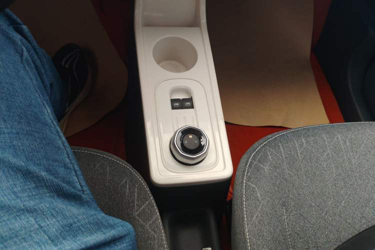 Used Geely Galaxy Panda 2024 Panda Mini 200km Endurance Bear Gear Lever