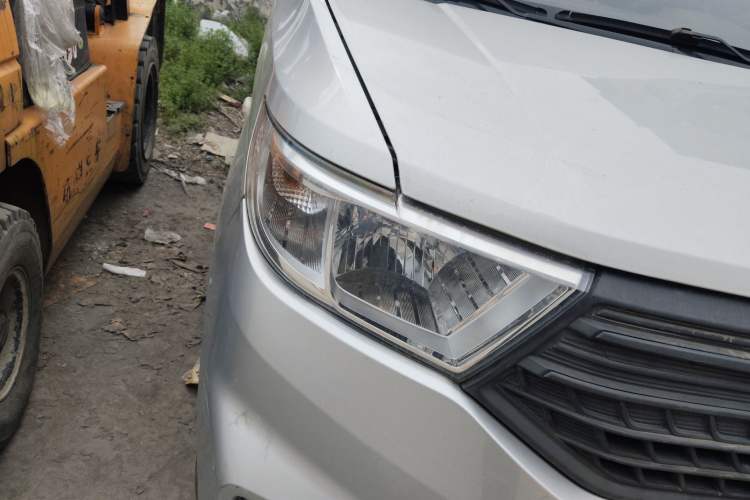 Used Wuling Hongguang V 2019 1.5L Jingqu Edition Sealed-Window Vehicle China VI LAR
