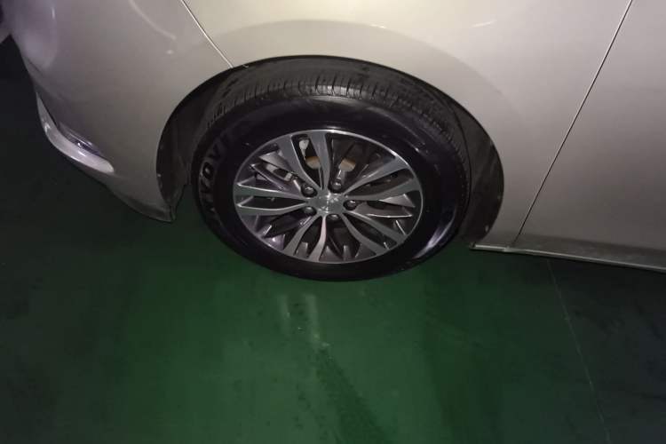 Used Buick GL8 2021 ES Landtrek 653T Comfort Edition Left Front Wheel Hub