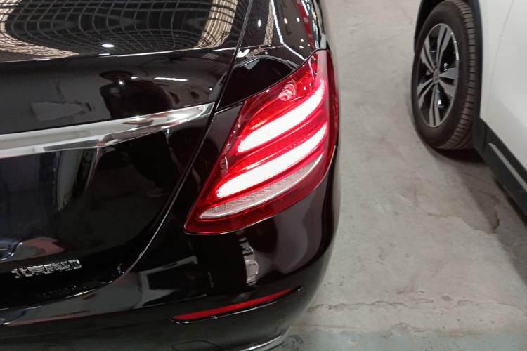 Used Mercedes-Benz E-Class 2016 E 200 L Right Rear Taillight