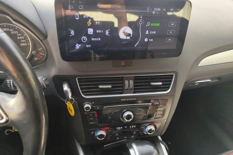 Used Audi Q5 2016 40 TFSI Technology Edition Audio And AC Panel