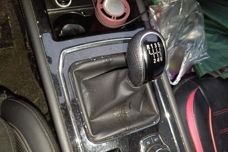 Used Dongfeng Fengon 580Pro 2020 220T Manual Yuling Edition Gear Lever