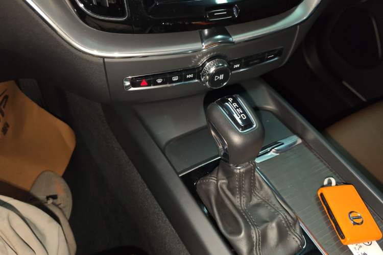 Used Volvo XC60 2021 T5 4x4 Smart Luxury Edition Gear Lever
