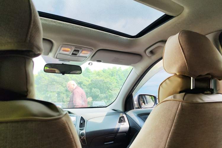 Used Hyundai ix35 2012 2.0L Automatic Two-Wheel Drive New Edition GL
