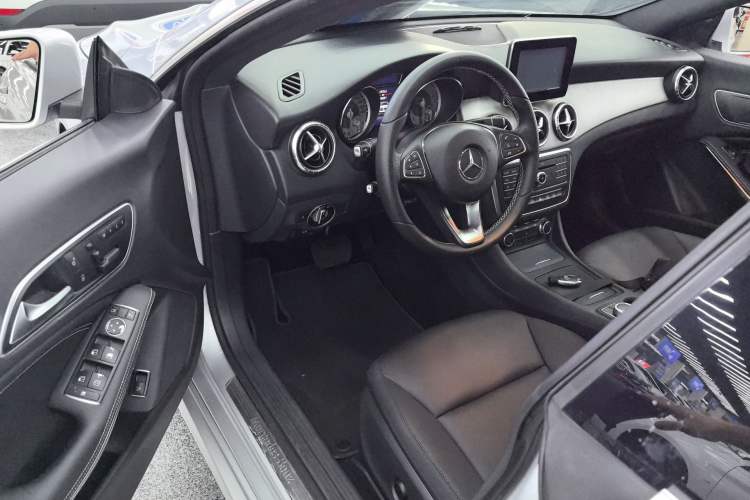 Used Mercedes-Benz CLA 2015 CLA 200

