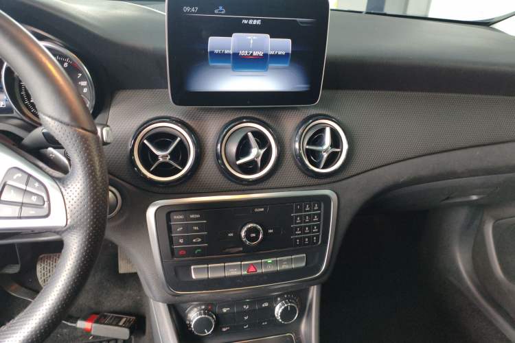 Used Mercedes-Benz GLA 2019 GLA 200 Dynamic Edition Audio And AC Panel
