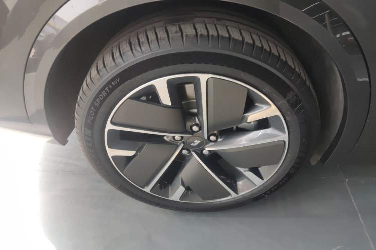 Used Li Auto L8 2025 Ultra Smart Refreshed Edition
