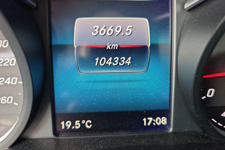 Used Mercedes-Benz V-Class 2021 V 260 Avantgarde Edition
